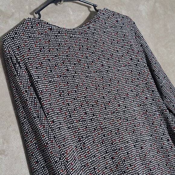 💥Brand New!💥 Daisy Fuentes 3/4 Length-Sleeve V-Neck Top - SIZE LG - Picture 7 of 7